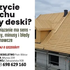 Dach w trakcie budowy z widocznym deskowaniem z płyt OSB i łaceniem. Rozważasz poszycie dachu OSB czy deski? Zadzwoń po fachową poradę!