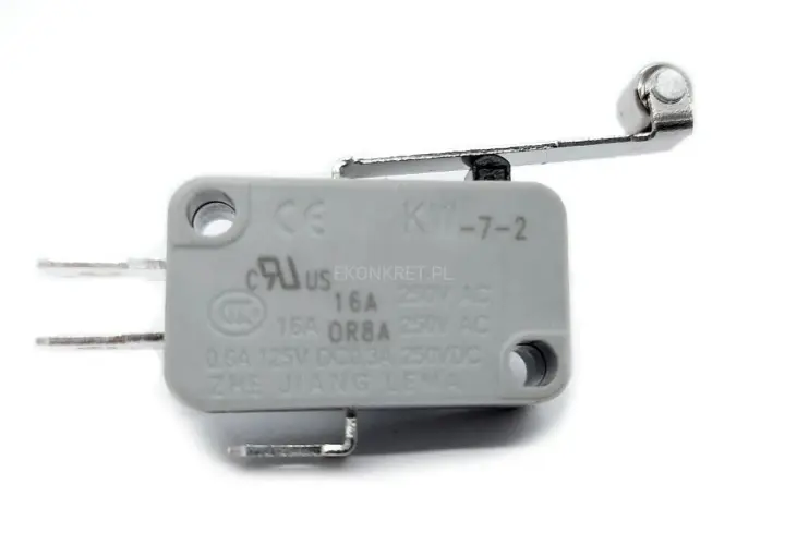 Szary wyłącznik krańcówka KW-7-2 z metalowym ramieniem i rolką. Posiada oznaczenia CE, c-UL-us, Ekonkret.pl, parametry elektryczne i nazwę producenta.