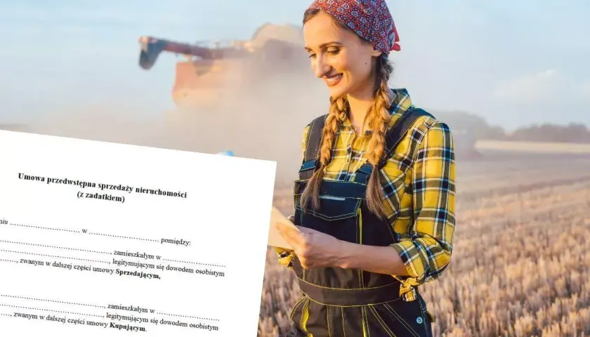 Uśmiechnięta rolniczka w kombinezonie trzyma dokument "Umowa przedwstępna sprzedaży nieruchomości" na tle żniw.