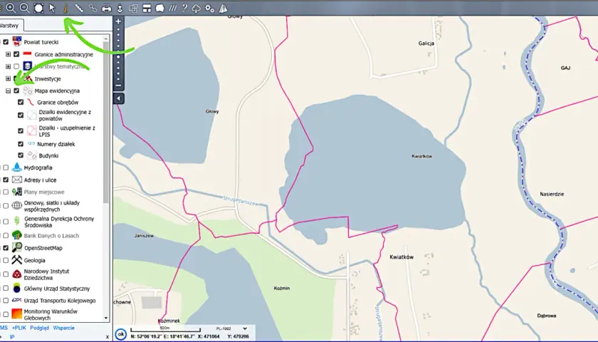 Warstwa "Mapa ewidencyjna" z zaznaczonymi działkami i granicami obrębów, widoczna na tle mapy z rzeką Wartą i miejscowościami.