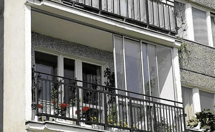 Zabudowa balkonu w bloku - Jak uniknąć błędów i ile to kosztuje?