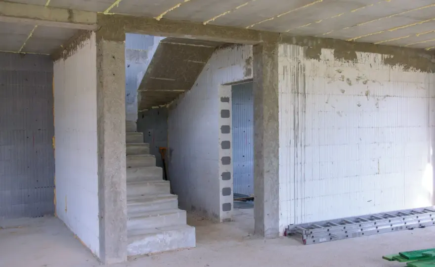 Jaki otwór pod drzwi 80 cm? Wymiary ościeżnicy bez błędów