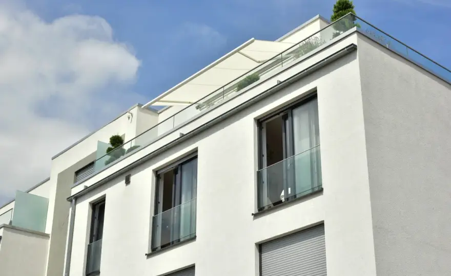 Balkon francuski - Więcej światła i widok na ogród. Koszty i przepisy
