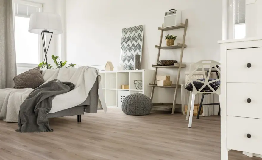 Panele laminowane czy winylowe - Co wybrać? Poznaj kluczowe różnice