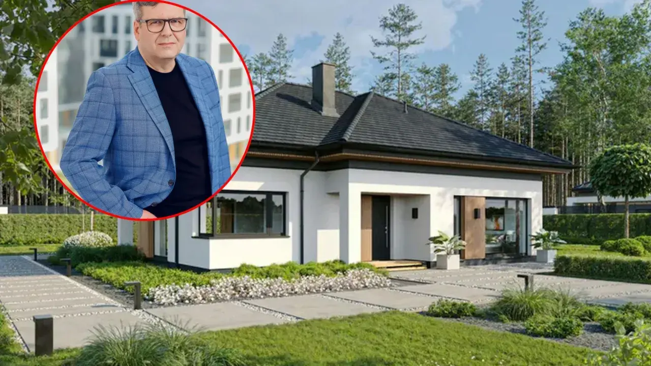 Mężczyzna w garniturze obok nowoczesnego domu. Dowiedz się, jaki jest koszt budowy domu 150m2.