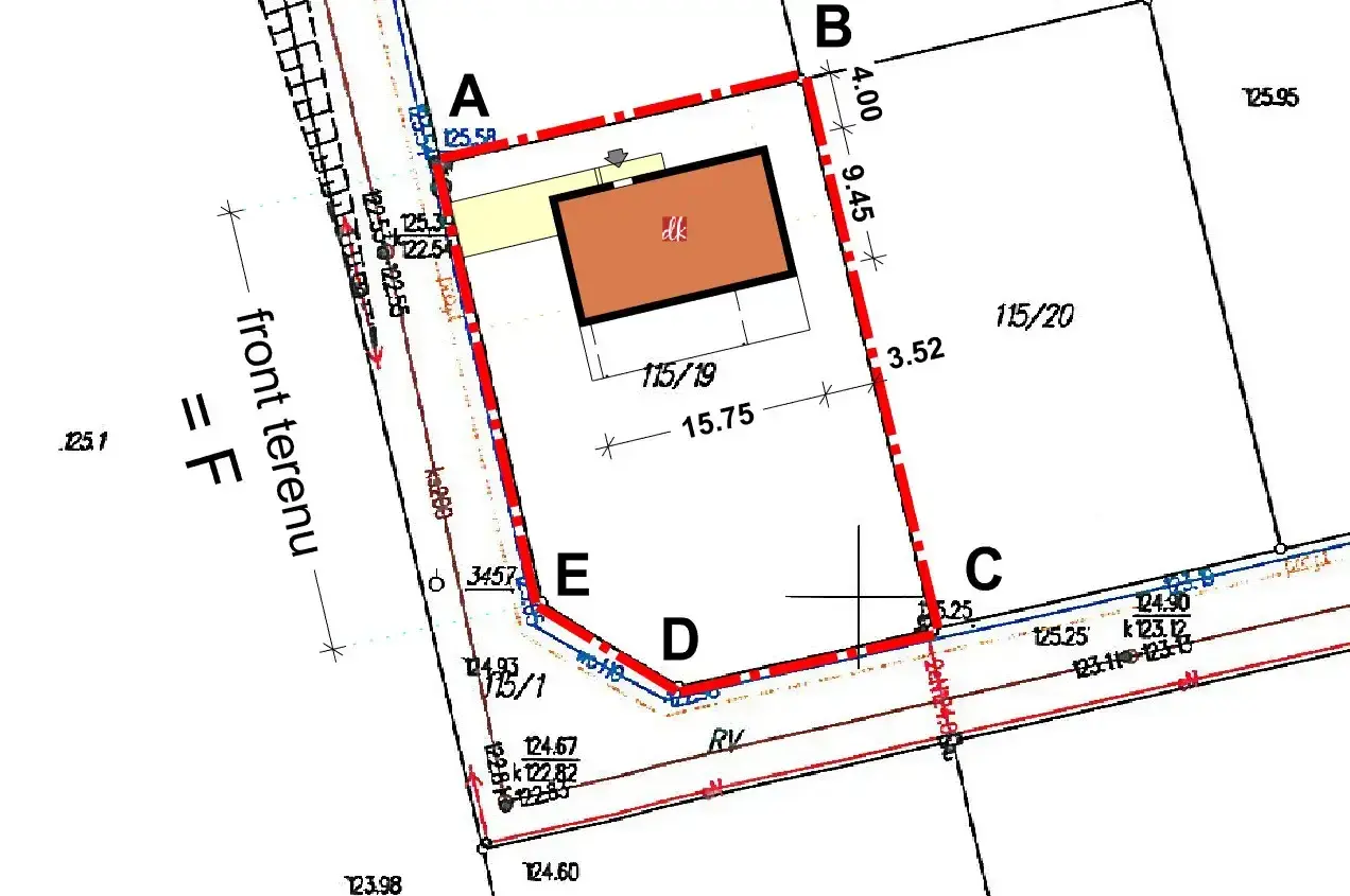 Mapa geodezyjna z zaznaczonym budynkiem i granicami działki. Wniosek o warunki zabudowy dotyczy tej nieruchomości.