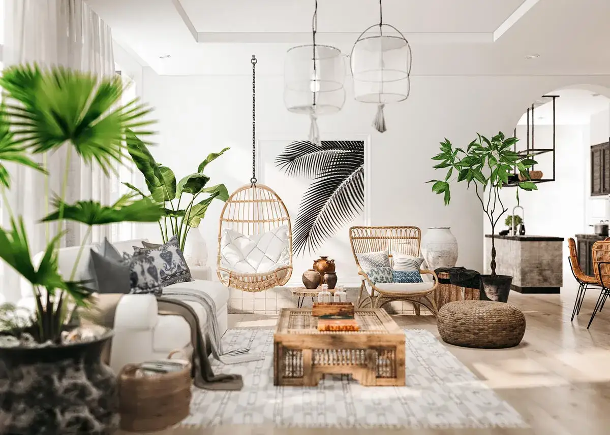 Jasny salon w stylu hampton z wiklinowym fotelem wiszącym, dużą ilością zielonych roślin i drewnianymi meblami.